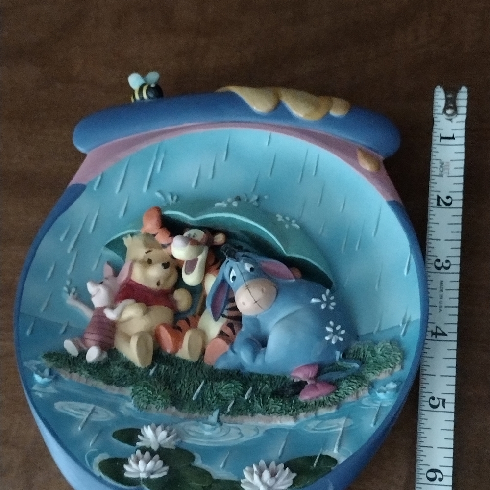 The Bradford Exchange Winnie the Pooh & friends ceramic decorative plate - Picture 3 of 7